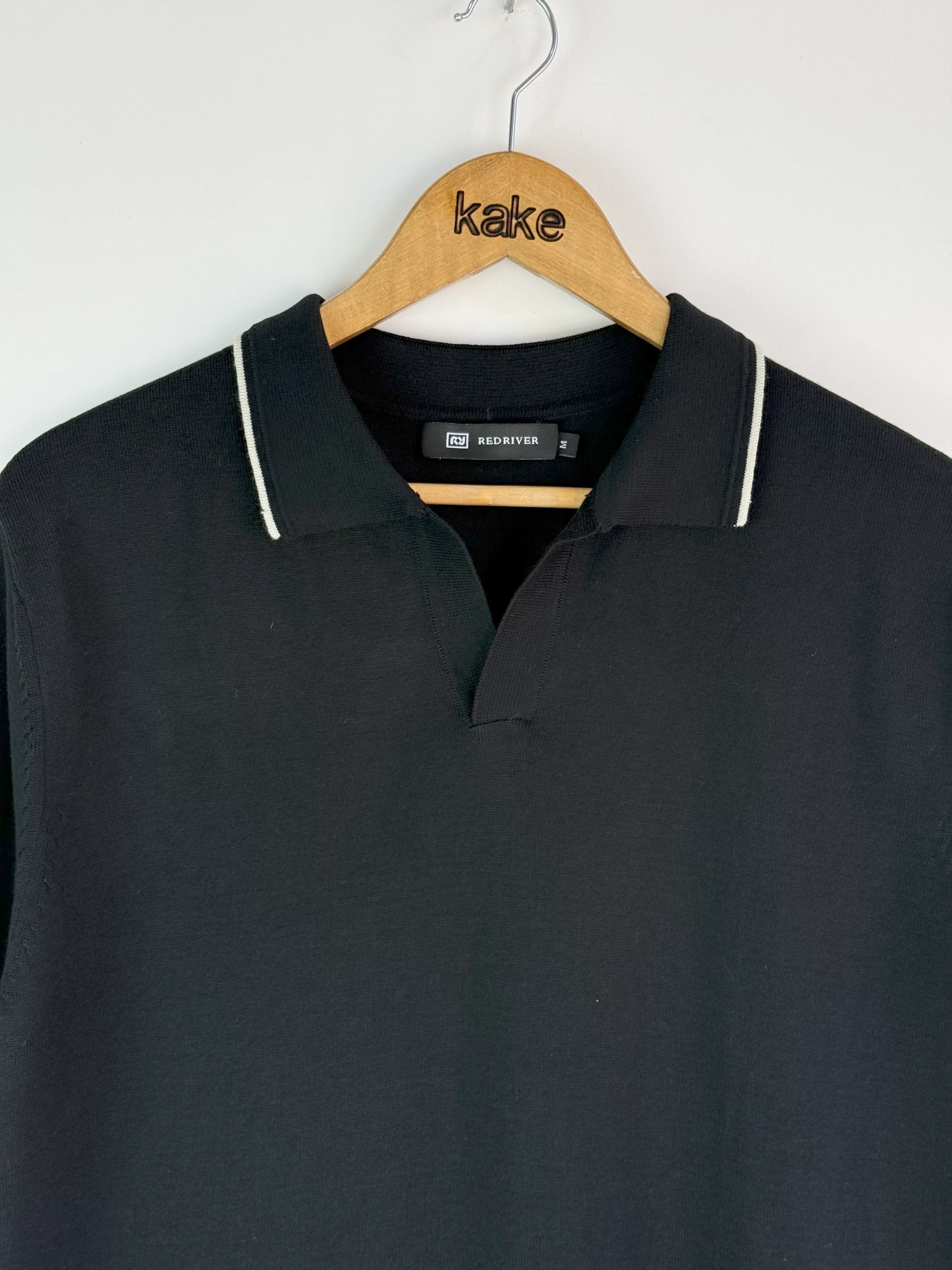 پولوشرت بافت یقه وی